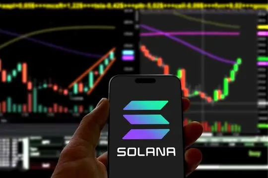 Solana Flips Bullish: Price Climbs Above Ichimoku Cloud With Strong Momentum