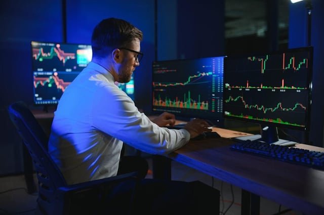 For those of you who bagholding XRP. You’re either moron or a genius.